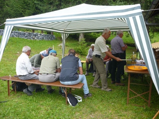 Mit erkennbarem Gesicht: Wurf, Strotz, Zingg, Mig