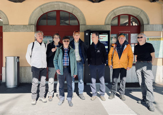 Liechtensteig, wartende Langwanderer