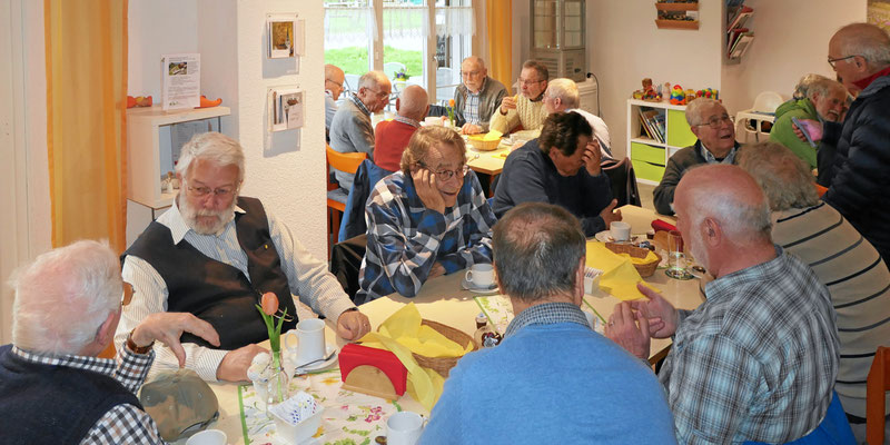 Bei Kaffee und Gipfeli