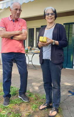 Apéroteam: Annalies mit Assistent Ernst