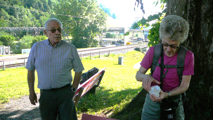 strotz & Annamarie (Kaffee & Gipfeli Spender)