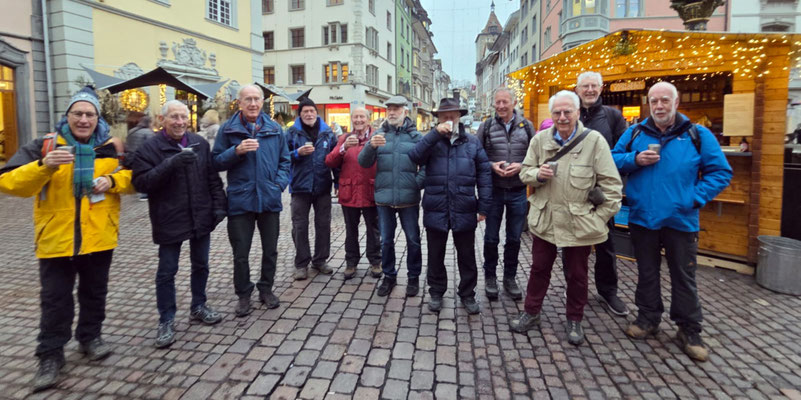Umtrunk bei Göldis Glühweinstand: Piper, Goliath, Speiche, Totz, Delta, Stretch, Zingg, Calm, Plato, Pegel, Rugel
