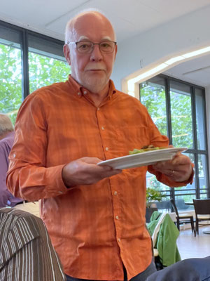 ...und Rugel hilft fleissig mit