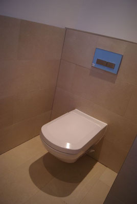 die Toilette im Gäste-WC ist installiert