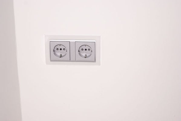 die Schalterserie für die Räume - GIRA Event-klar weiß/alu - Steckdosen