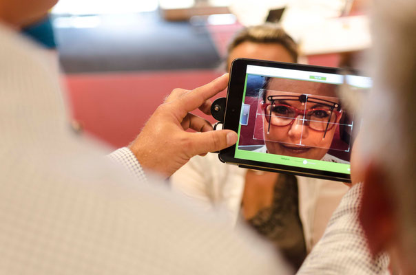 Ermittlung der Brillenglas- Zentrierdaten mittels IPad- APP