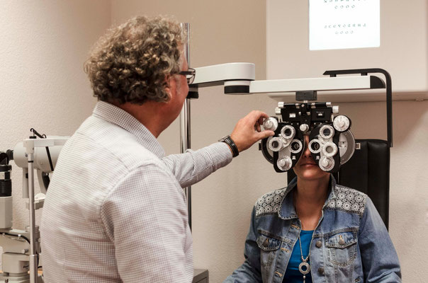 Ermittlung Ihrer Sehstärke am Zeiss Polatest...