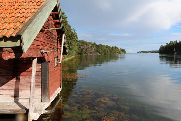 Bootshäuser im Naturreservat Hulöhamn-Vindåsen.