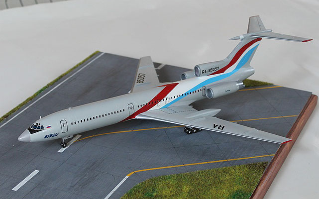 TU 154M " RA-85057  Utair  " Zvesda 1/144 -3