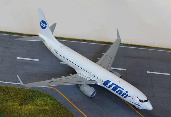 B 737-800  " VQ-BJF "  UTair   Zvesda  1/144 -2