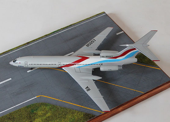 TU 154M " RA-85057  Utair  " Zvesda 1/144 -2