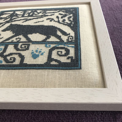 tendage ouatine polyphane molleton point de croix point compté broderie dentelle décoration loup gris anthracite arabesque pas patte turquoise relief volume tapisserie boutis 