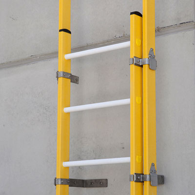 Escalera de fibra vertical fija