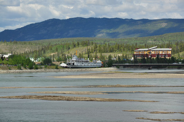Eis am Yukon im Juni
