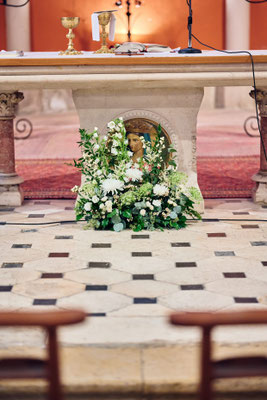 Ros'Arum_mariage tons blanc_champêtre_décoration église_fleuriste mariage Rumilly