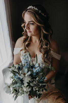 Ros Arum_mariage champêtre blanc et bleu_mariée et bouquet de mariée_fleuriste mariage rumilly