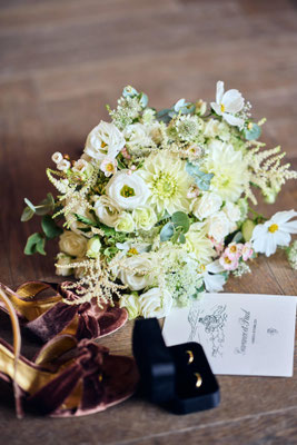 Ros'Arum_mariage tons blanc_champêtre_bouquet de mariée_fleuriste mariage Rumilly