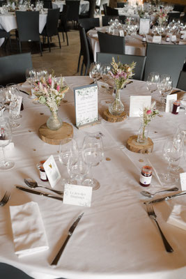 Ros Arum_camaieu de rose fleurs séchées_tables invités_fleuriste mariage Rumilly
