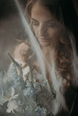 Ros Arum_mariage champêtre blanc et bleu_mariée_fleuriste mariage rumilly
