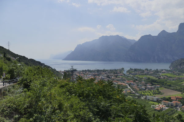 Blick Nummer 2 über den Gardasee