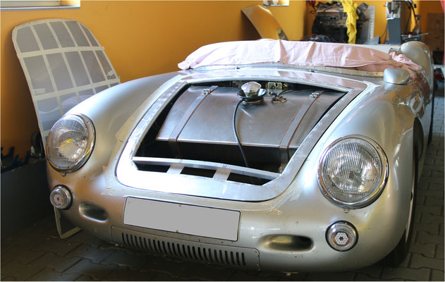 Porsche 550 Spyder Motorhaube Karosseriebau Aluminium Blechfertigung Handwerkskunst 