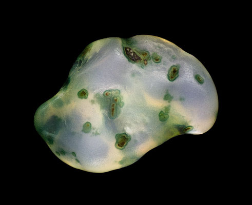 Zeolith? - Färöer Island, Streymoy, Tjørnuvik, beachdrift 2,0 mm 10.10.2020