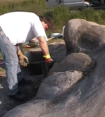 "Versunken"  Beton auf Kies,  Walderlebnispfad Denklingen  2000