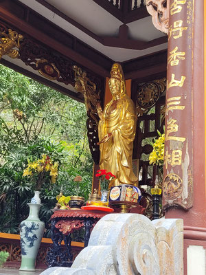 Ladybuddha in der Parfüm Pagode