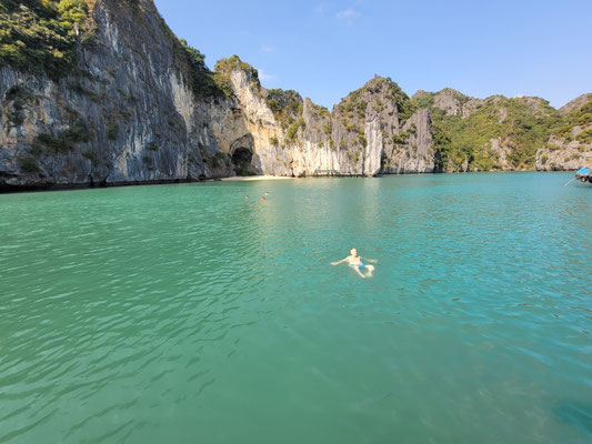 Schwimmen in der Cam Lagune zum Tempel auf der Insel