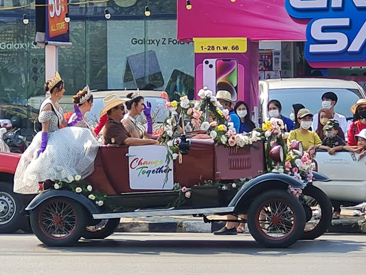 Der berühmte Blumenkorso von Chiang Mai