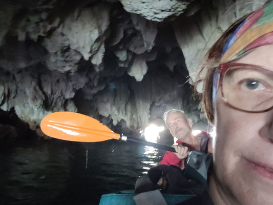 Kajakfahrt durch die Bat Cave zum Secret Lake