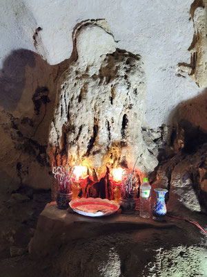 Altar in der Höhle
