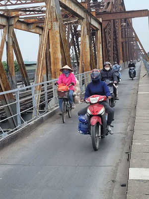 Erweiterte Eisenbahnbrücke, ursprünglich von Eiffel geplant