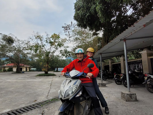 Motoradausflug zu Höhlen und Gipfeln
