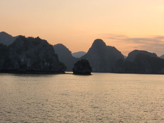 Blick auf die Halong Bucht 
