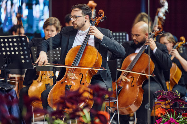 GUSTAV MAHLER Symphonie 2 & GULDA Cellokonzert - Philharmonie Salzburg, Steinbach am Attersee Foto © Mathias Lauringer - courtesy Kulturhauptstadt Europas Bad Ischl Salzkammergut 2024 und Gemeinde Steinbach
