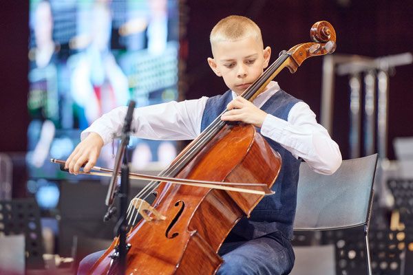 GUSTAV MAHLER Symphonie 2 & GULDA Cellokonzert - Philharmonie Salzburg, Steinbach am Attersee Foto © Mathias Lauringer - courtesy Kulturhauptstadt Europas Bad Ischl Salzkammergut 2024 und Gemeinde Steinbach