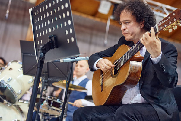GUSTAV MAHLER Symphonie 2 & GULDA Cellokonzert - Philharmonie Salzburg, Steinbach am Attersee Foto © Mathias Lauringer - courtesy Kulturhauptstadt Europas Bad Ischl Salzkammergut 2024 und Gemeinde Steinbach