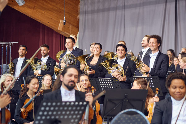 GUSTAV MAHLER Symphonie 2 & GULDA Cellokonzert - Philharmonie Salzburg, Steinbach am Attersee Foto © Mathias Lauringer - courtesy Kulturhauptstadt Europas Bad Ischl Salzkammergut 2024 und Gemeinde Steinbach