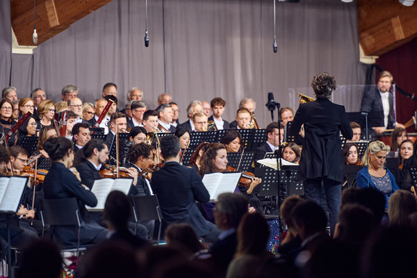 GUSTAV MAHLER Symphonie 2 & GULDA Cellokonzert - Philharmonie Salzburg, Steinbach am Attersee Foto © Mathias Lauringer - courtesy Kulturhauptstadt Europas Bad Ischl Salzkammergut 2024 und Gemeinde Steinbach
