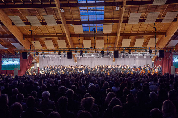 GUSTAV MAHLER Symphonie 2 & GULDA Cellokonzert - Philharmonie Salzburg, Steinbach am Attersee Foto © Mathias Lauringer - courtesy Kulturhauptstadt Europas Bad Ischl Salzkammergut 2024 und Gemeinde Steinbach