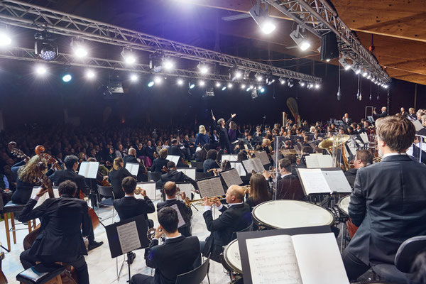 GUSTAV MAHLER Symphonie 2 & GULDA Cellokonzert - Philharmonie Salzburg, Steinbach am Attersee Foto © Mathias Lauringer - courtesy Kulturhauptstadt Europas Bad Ischl Salzkammergut 2024 und Gemeinde Steinbach