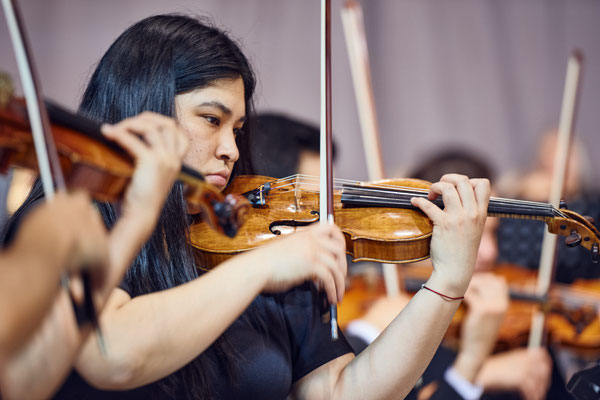 GUSTAV MAHLER Symphonie 2 & GULDA Cellokonzert - Philharmonie Salzburg, Steinbach am Attersee Foto © Mathias Lauringer - courtesy Kulturhauptstadt Europas Bad Ischl Salzkammergut 2024 und Gemeinde Steinbach
