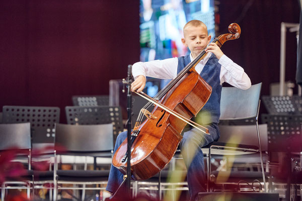 GUSTAV MAHLER Symphonie 2 & GULDA Cellokonzert - Philharmonie Salzburg, Steinbach am Attersee Foto © Mathias Lauringer - courtesy Kulturhauptstadt Europas Bad Ischl Salzkammergut 2024 und Gemeinde Steinbach