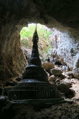 Les grottes sont remplies de bouddhas et de pagodes