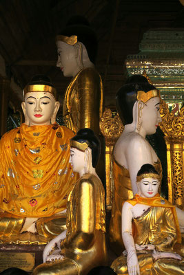 Bouddha près de la pagode Schwedagon