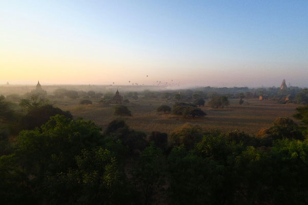 Lever de soleil sur Bagan depuis le Law ka Shaung