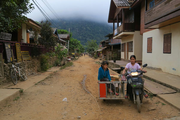 La rue de Muang Ngoi