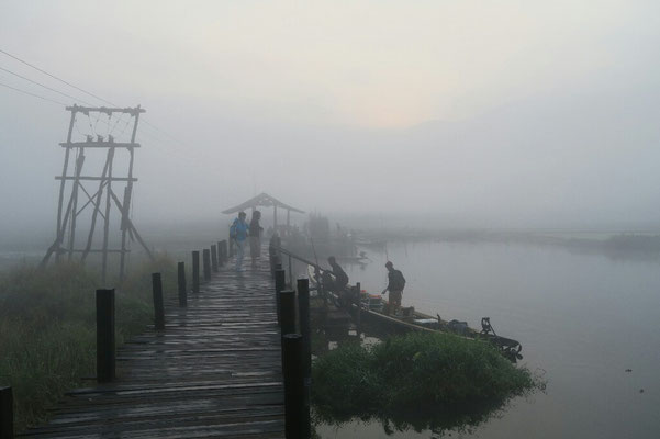 Brume matinale sur le lac Inle