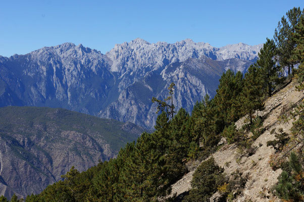 En prenant de l'altitude, les sommets se decouvrent